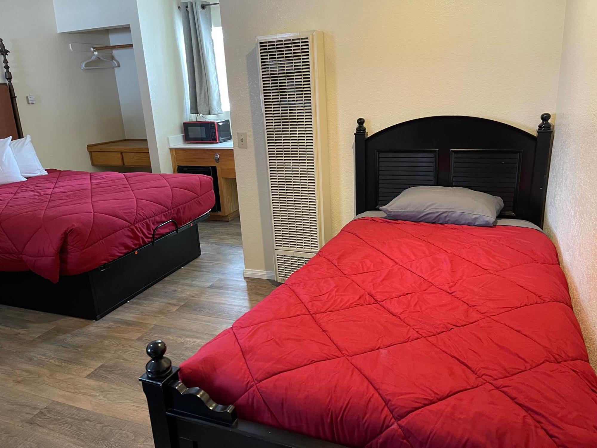 Deluxe Family Suite,1526246896:JPEG