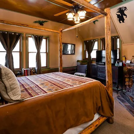 Gold Mountain Manor-2